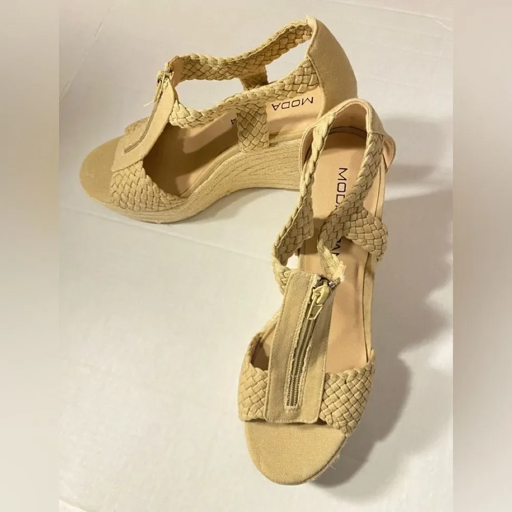 🛍️Moda Spana Beige wedge sandal with zipper size : 9M💥